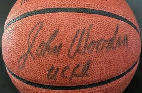 Треньор Джон Вудена ПОДПИСА Баскетболен договор Wilson NCAA UCLA Pyramid PSA/С АВТОГРАФ на ДНК - Баскетболни топки колеж с автограф